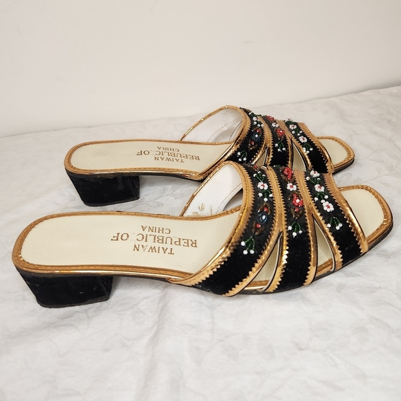 60s Gold Beaded Sandals - Picture 3 of 10